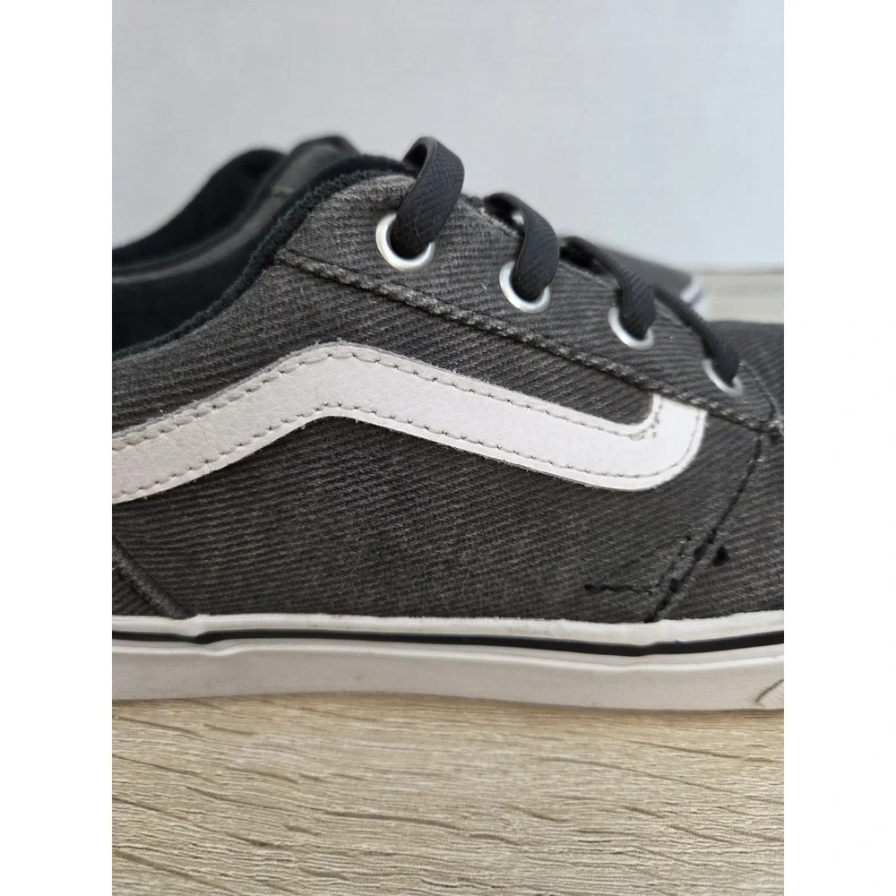 VANS GREY DENIM  LOW TOP SKATEBOARD SHOES‎ with elastic faux laces. Mens Size 9